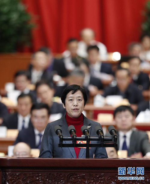 3月10日，全国政协十二届五次会议在北京人民大会堂举行第三次全体会议。这是龙墨委员作《多举联动 精准扶助让更多贫困残疾儿童幸福快乐成长》的发言。 新华社记者 丁海涛 摄 