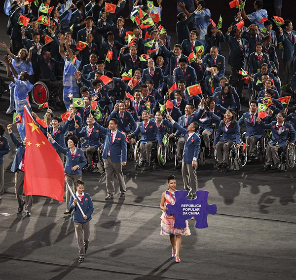 9月7日，中国体育代表团入场。当日，第十五届夏季残疾人奥林匹克运动会开幕式在巴西里约热内卢马拉卡纳体育场举行。 新华社记者夏一方摄