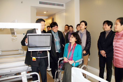 张海迪到北京中关村生命科学园调研残疾人康复工作