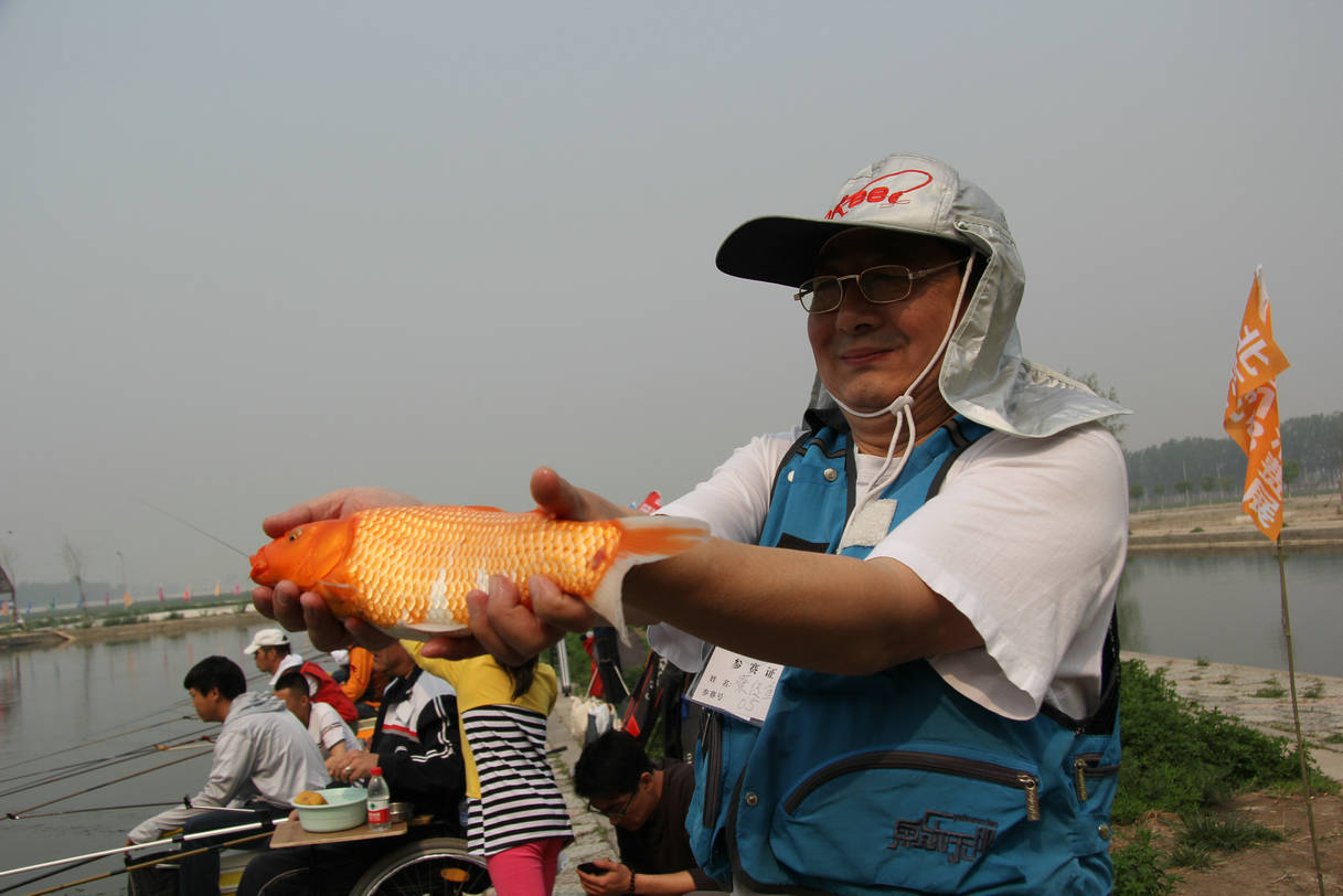 图片为：北京市第五届残疾人钓鱼比赛