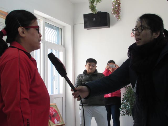 盲人党红艳在接受记者采访