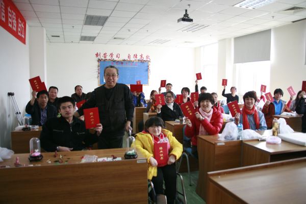 图为：老北京传统手工艺面塑培训班结业
