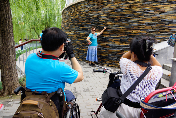 追求时尚》-于强华(聋人)摄于北京雁栖湖公园