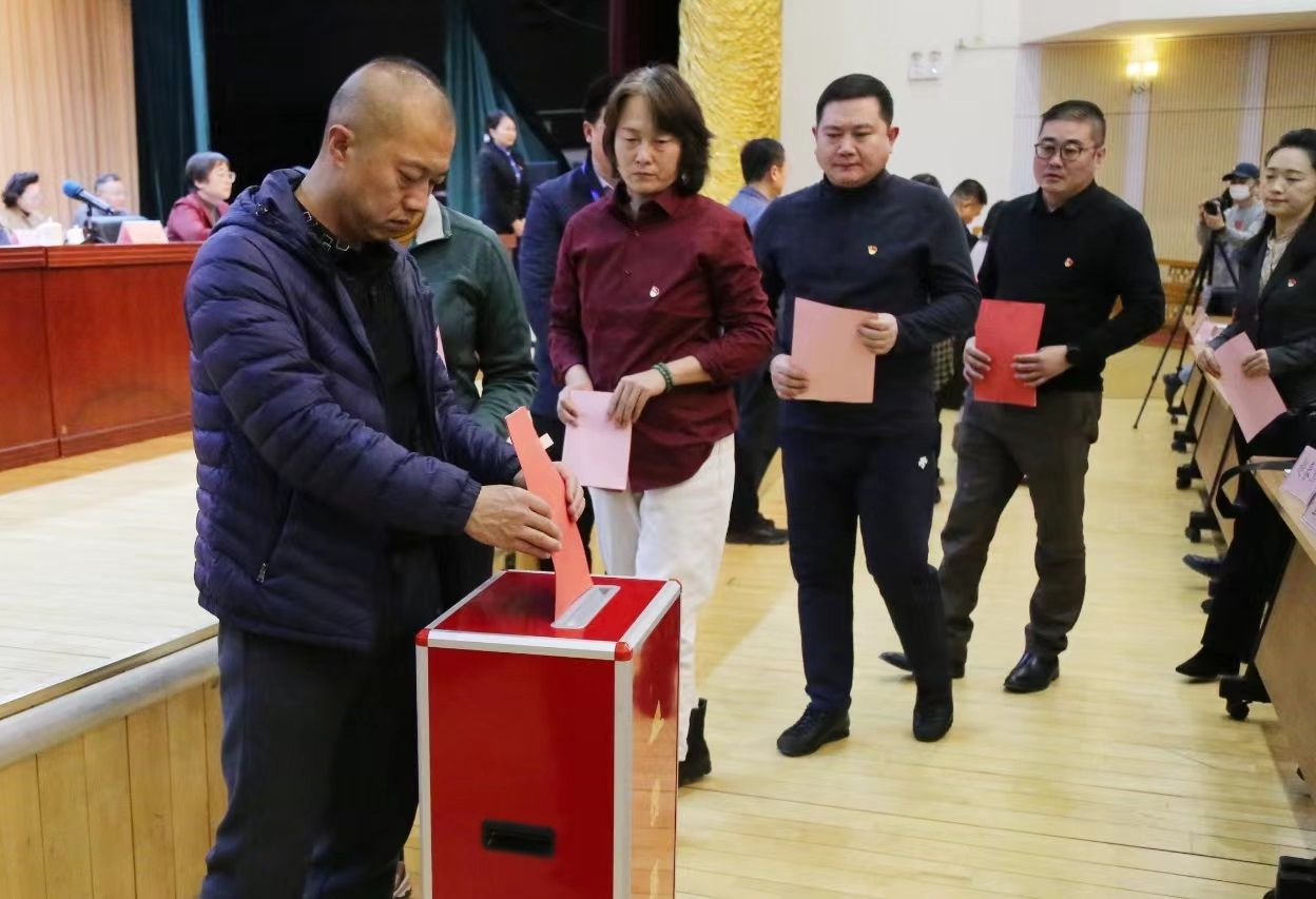 图为选举投票