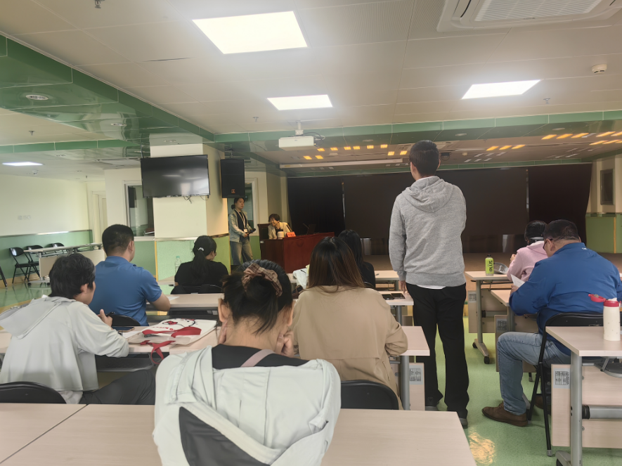 图为家长提问环节