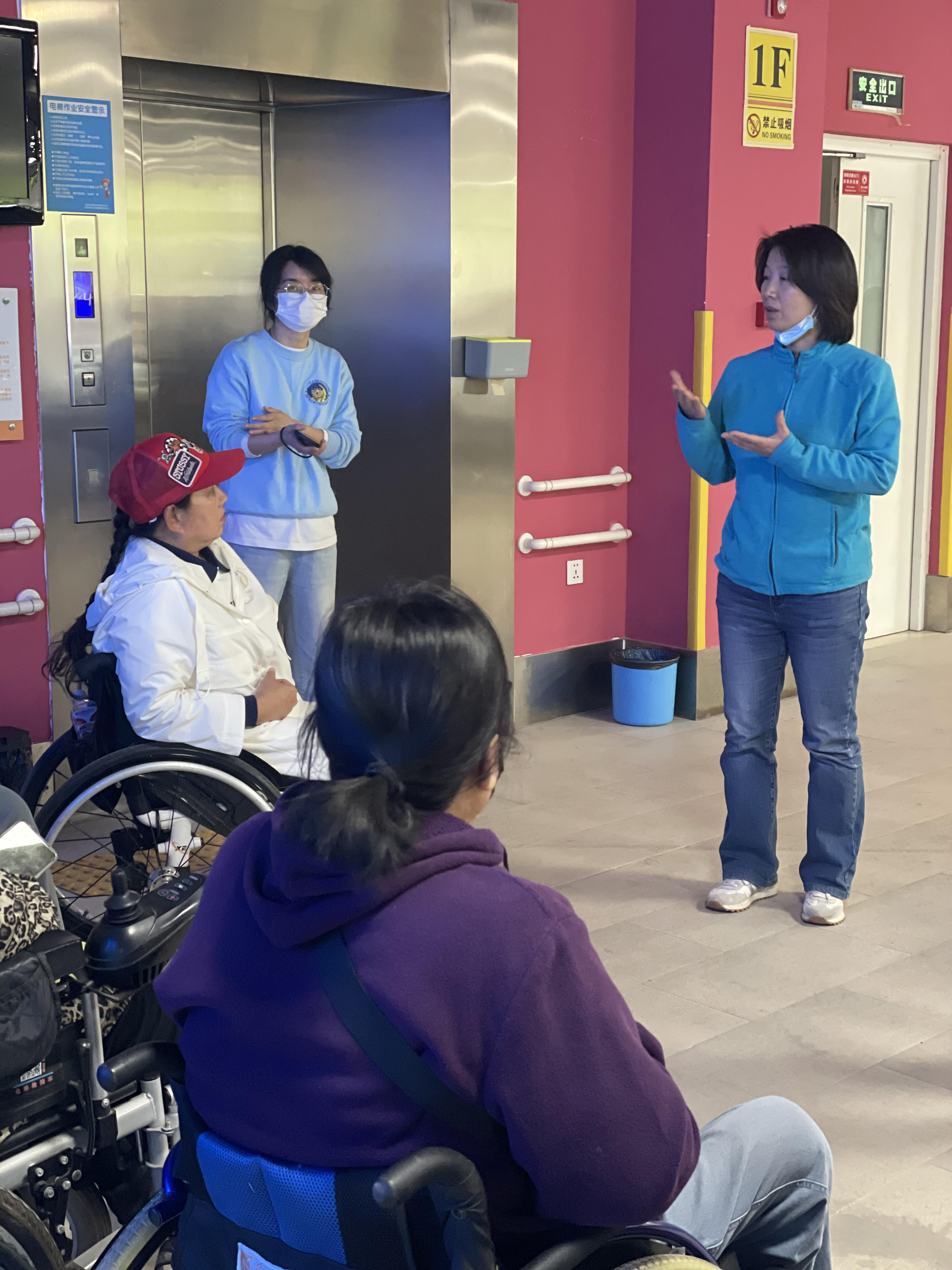 为肢残协会成员讲解家改政策