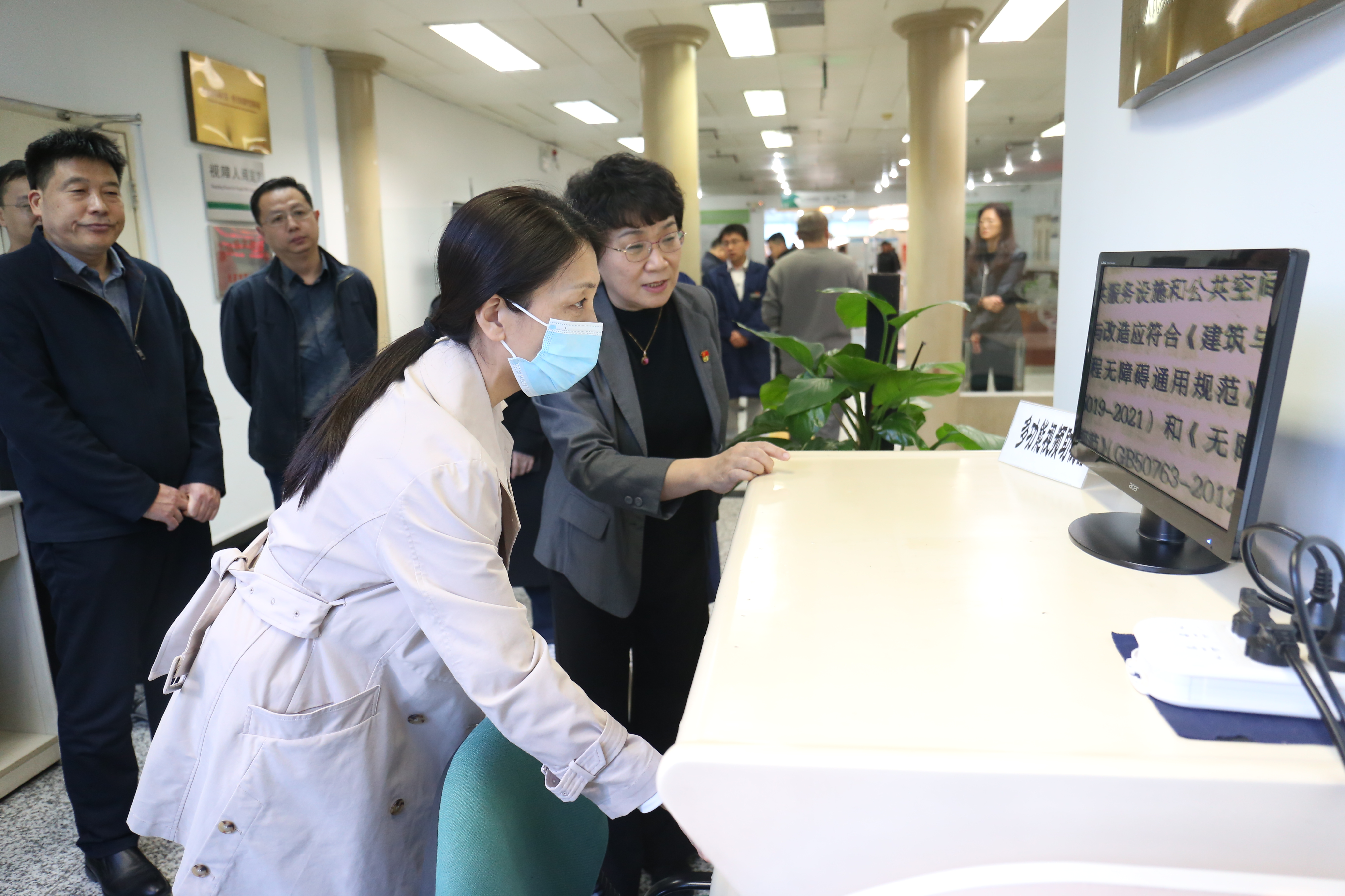 北京市残疾人联合会-西城区政府副区长宋玫带队调研无障碍环境建设示范城市创建工作