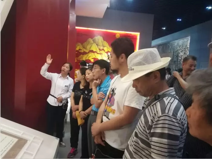 北京市残疾人联合会-西城区聋人协会在“明镜昭廉”历史文化园开展“学听跟”专项活动