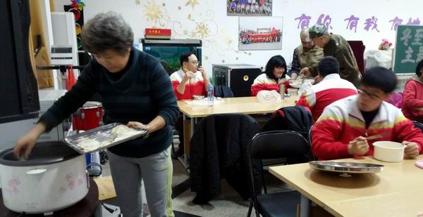 北京市残疾人联合会-丰台区马家堡街道残联开展冬至迎新年主题生日会活动