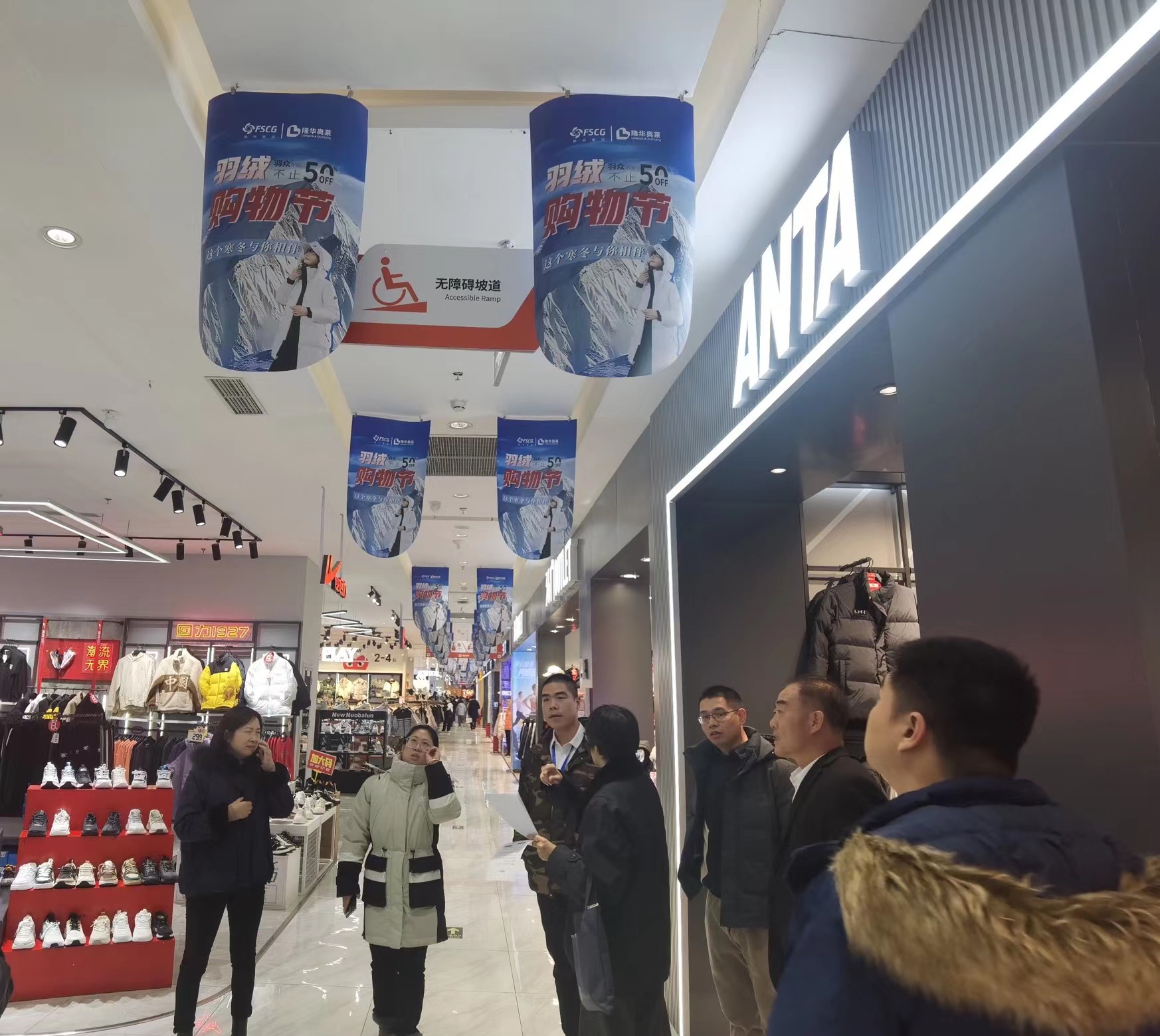 图为现场监督检查（一）