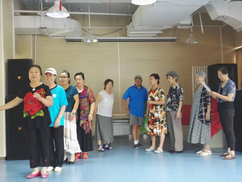 北京市残疾人联合会-大兴区荣华街道温馨家园排练小品“垃圾分类”