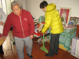 北京市残疾人联合会-雷锋精神放光芒 助残活动进社区