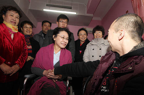北京市残疾人联合会-中国残联张海迪主席到朝阳区看望孤残儿童并调研残疾人康复托养工作