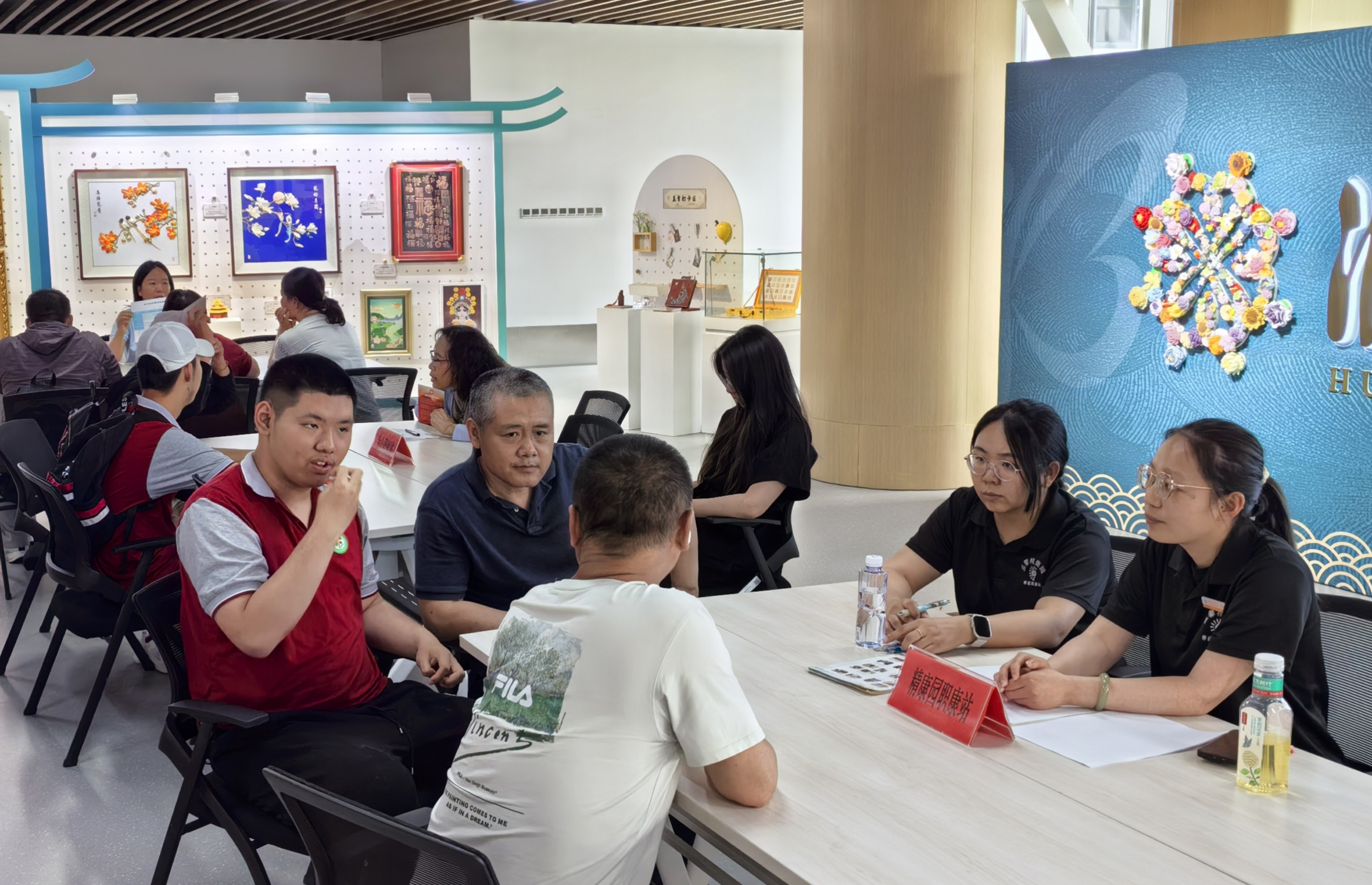 图为专项咨询现场