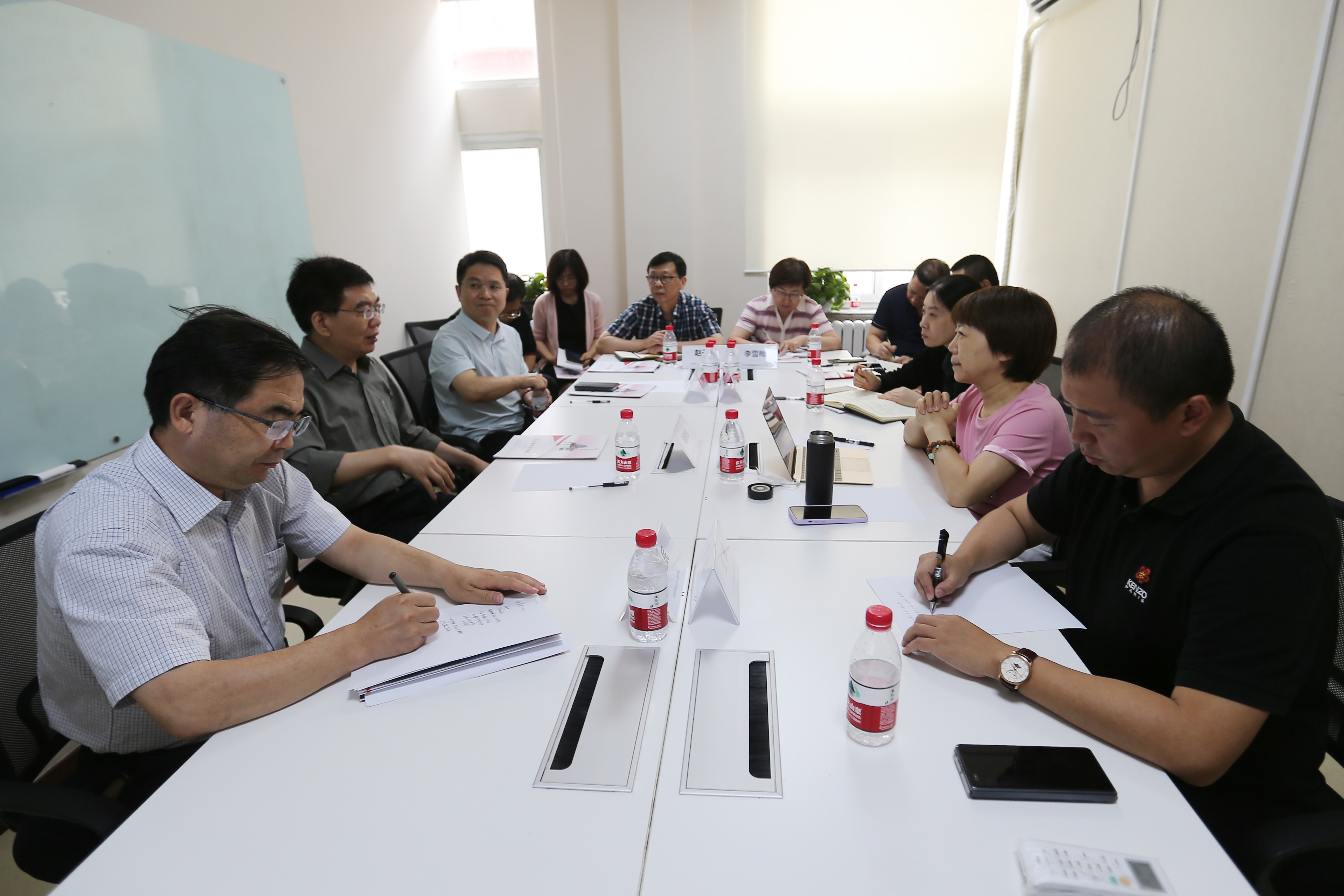 北京市残疾人联合会-市残联党组书记、理事长陆晓光到北京阳光大艾康复中心、和义街道温馨家园调研