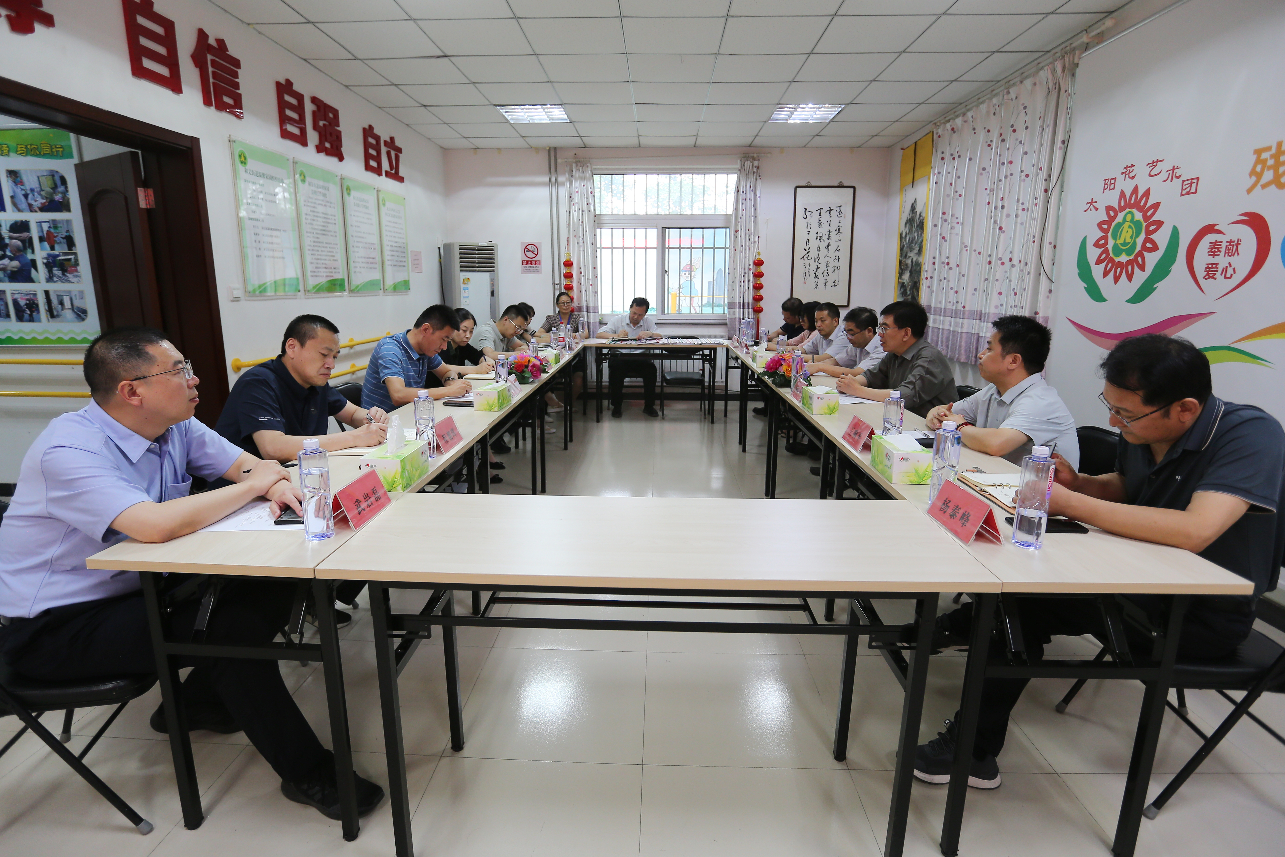 北京市残疾人联合会-市残联党组书记、理事长陆晓光到北京阳光大艾康复中心、和义街道温馨家园调研