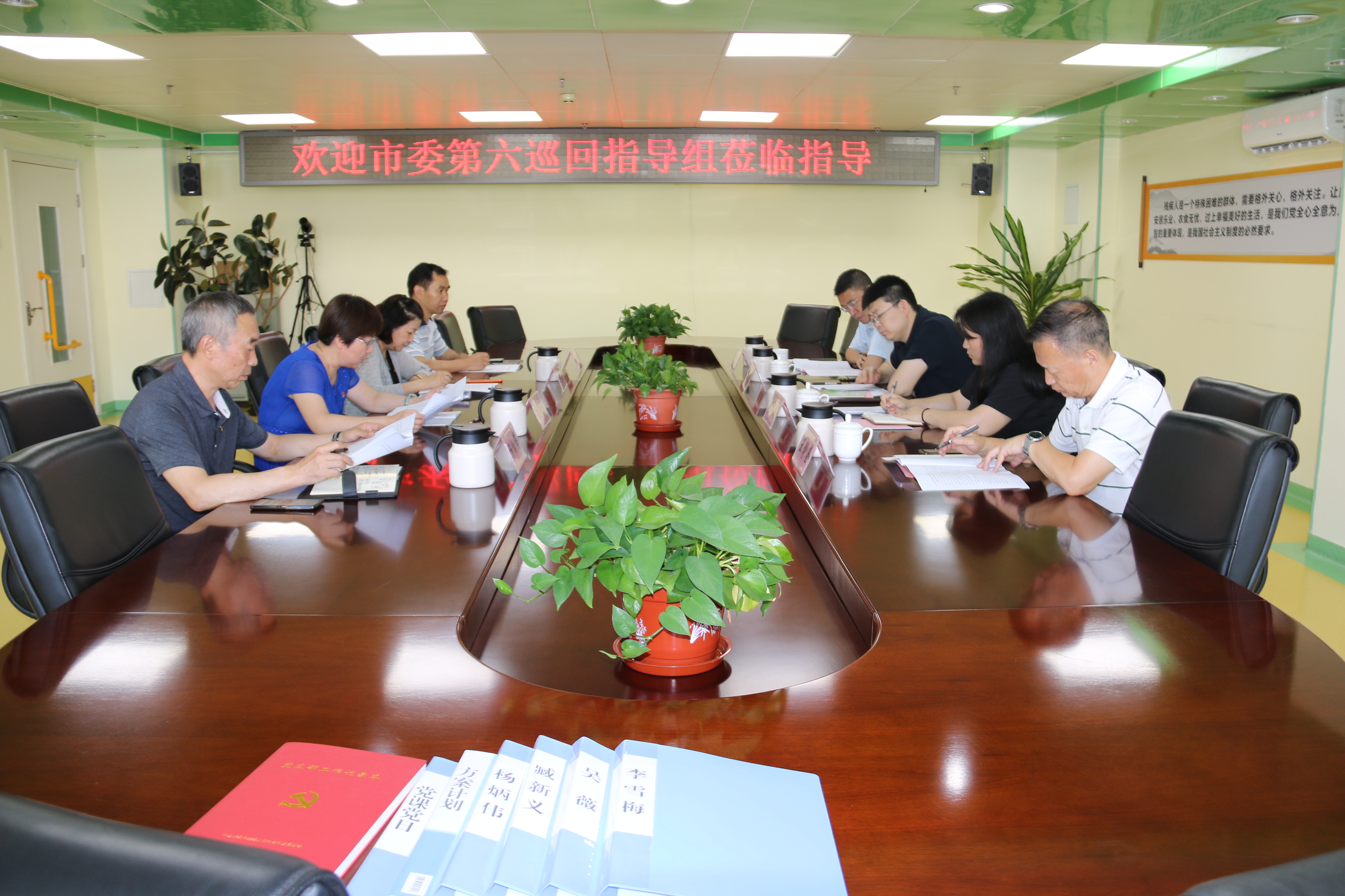 图为座谈会现场