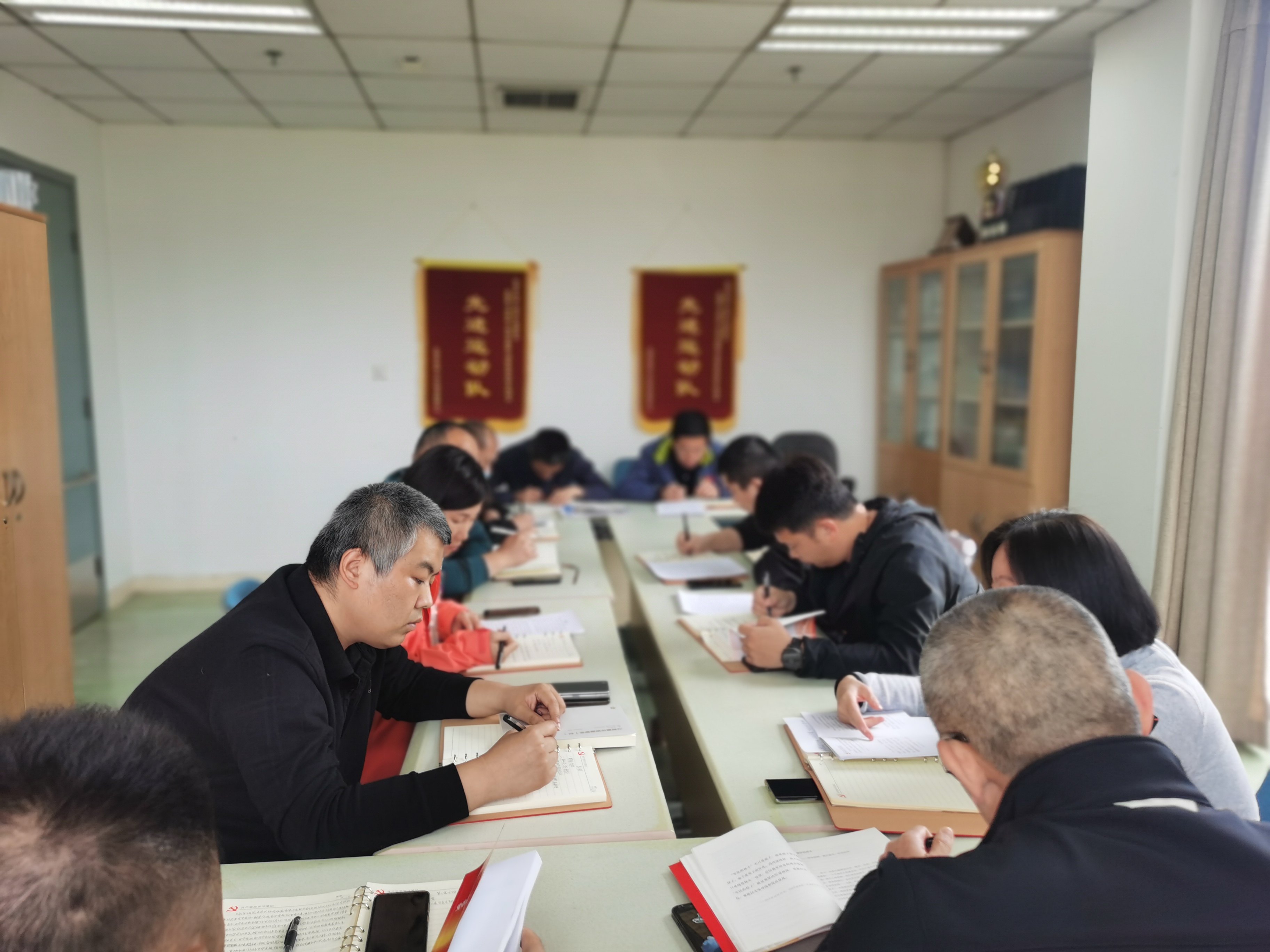 图为会议现场