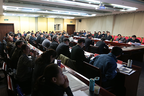 图为总结大会现场