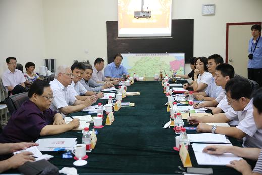 图为座谈会现场