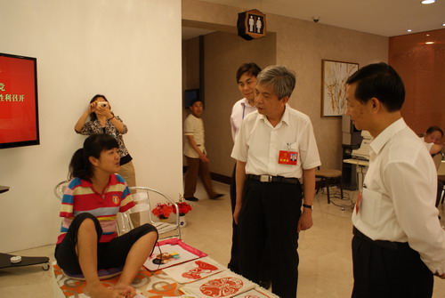 图为活动现场（图1）
