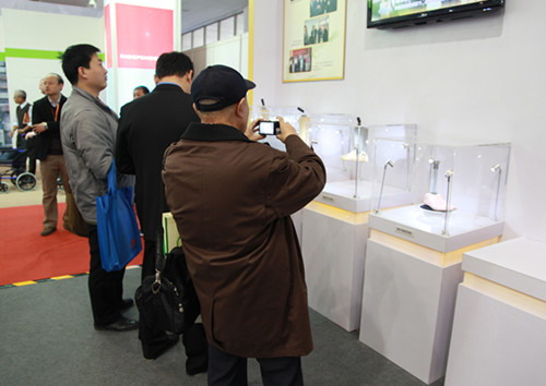 观众在展区参观