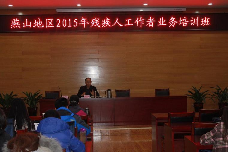 图为授课现场
