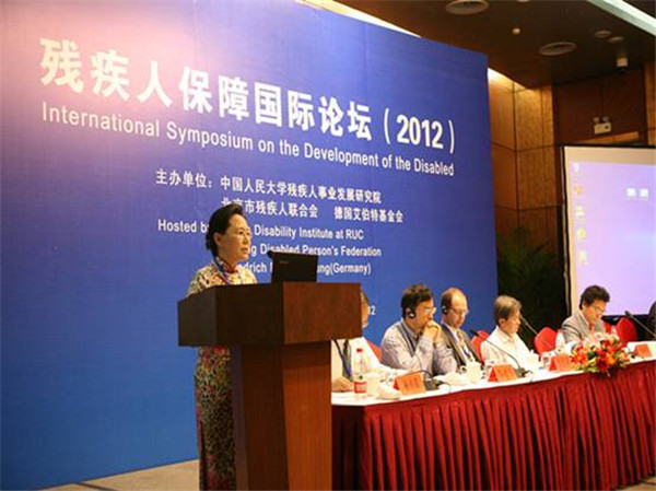 市残联理事长吴文彦在大会上发言。