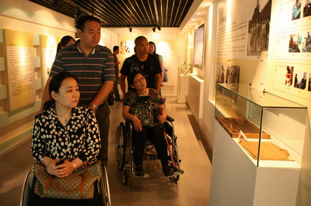 图为活动现场（图1）