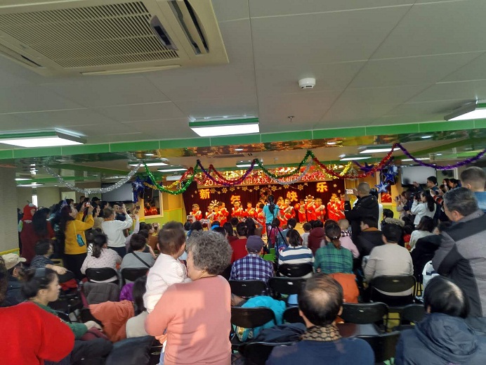 图为联欢会现场