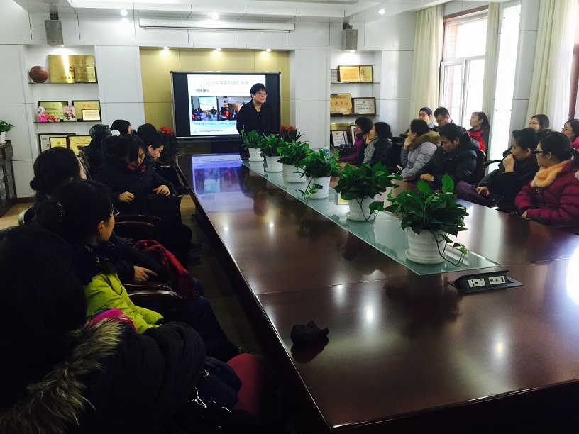 图为座谈交流现场