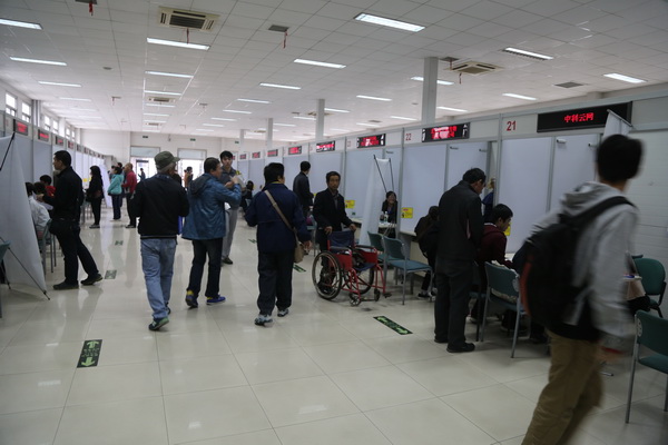 图为招聘会现场