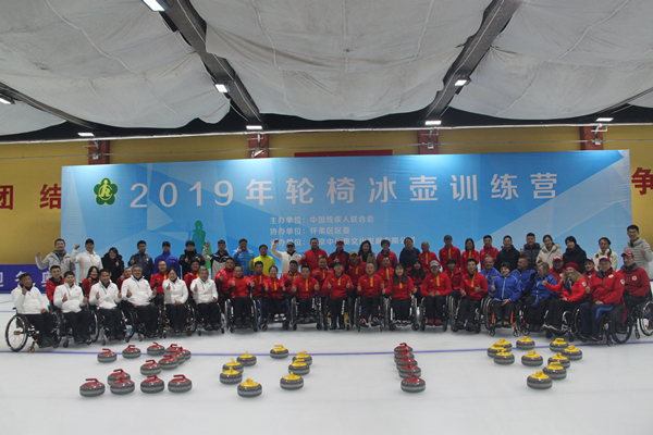 图为训练营合影
