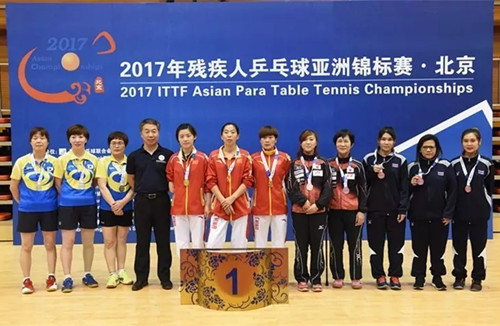图为领奖