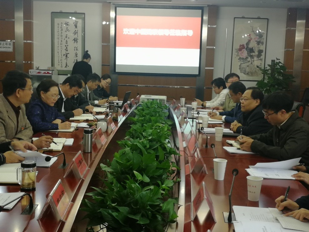 图为座谈现场