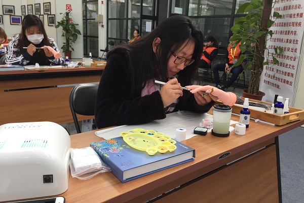 图为美甲比赛
