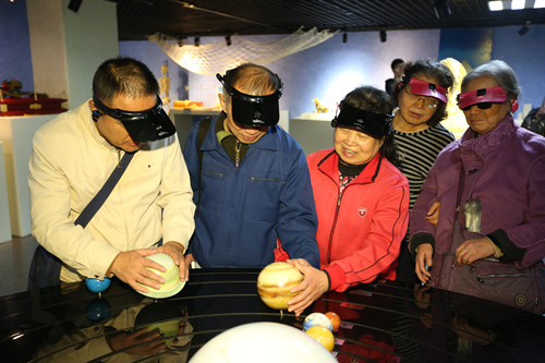 图为参观现场
