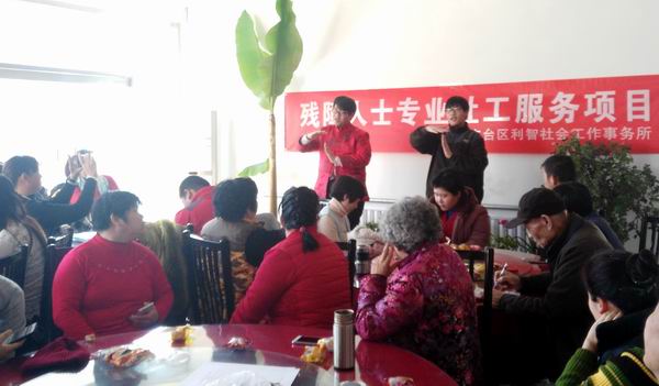 图为亲子游活动交流现场