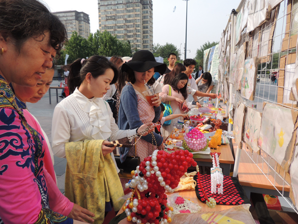 图为活动现场。