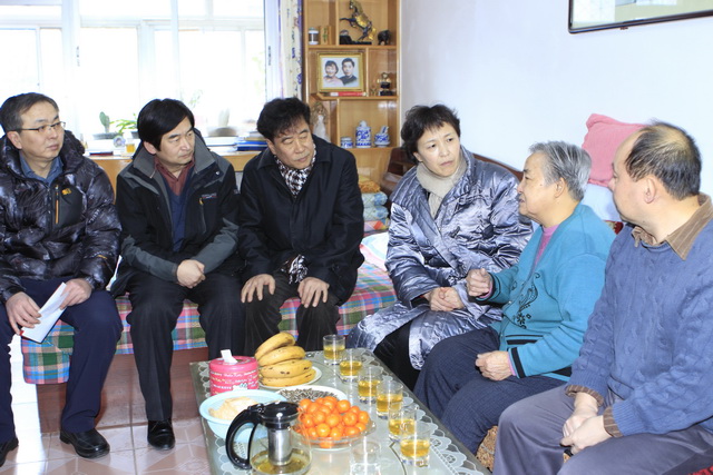 区领导到困难残疾人家庭进行慰问