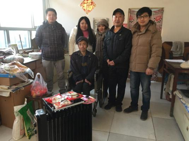 图为慰问现场