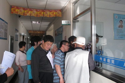 图为活动残疾人免费体检现场