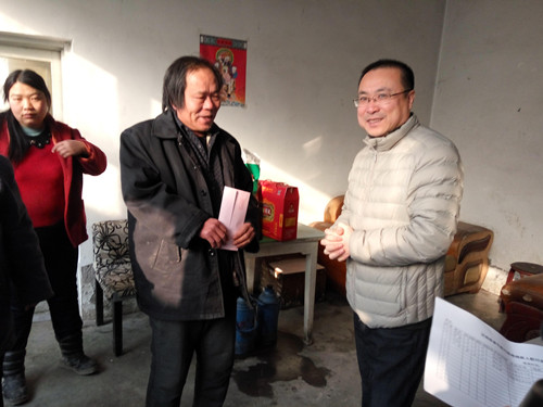 图为慰问现场