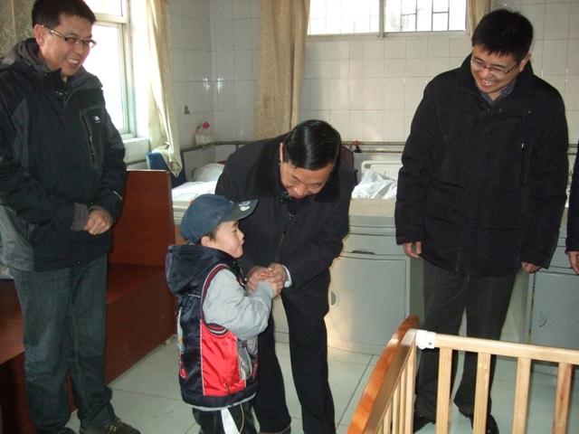 图为走访密云县鼓楼街道社会福利中心