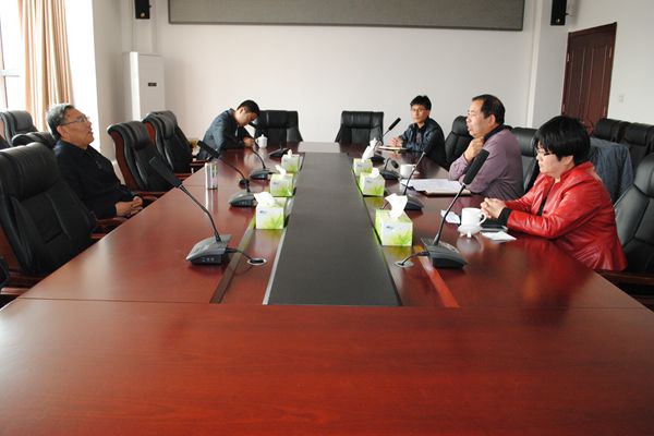图为领导调研座谈会