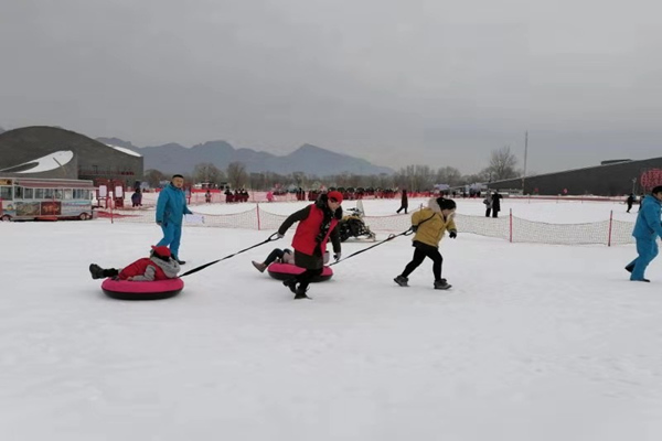 图为滑雪圈