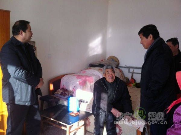 图为应急救助项目慰问现场