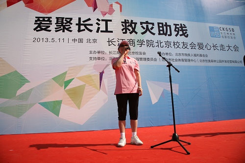 图为吴文彦理事长讲话