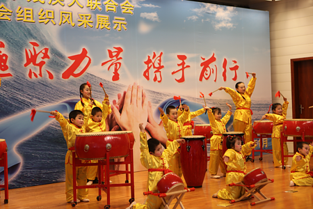 图为风采展示文艺演出