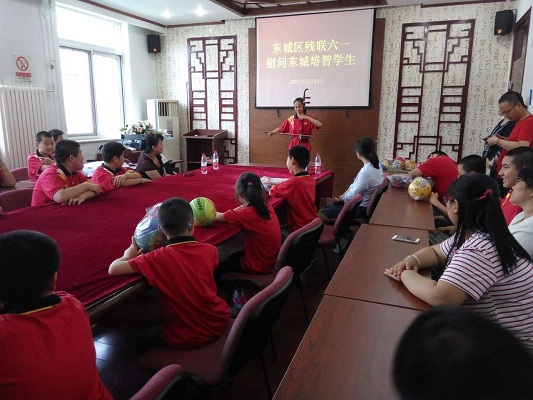图为文艺表演现场